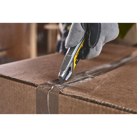 Stanley®-Fatmax®-Messer-mit-integriertem-Abbrechmechanismus-18mm