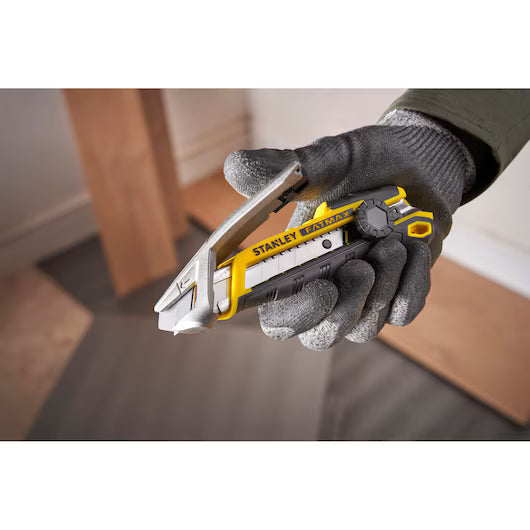Stanley®-Fatmax®-Messer-mit-integriertem-Abbrechmechanismus-18mm