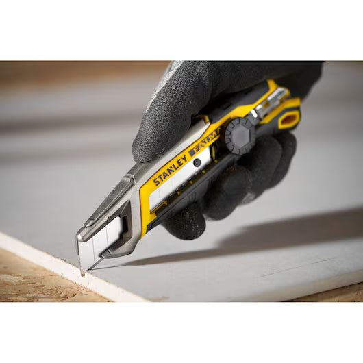 Stanley®-Fatmax®-Messer-mit-integriertem-Abbrechmechanismus-18mm