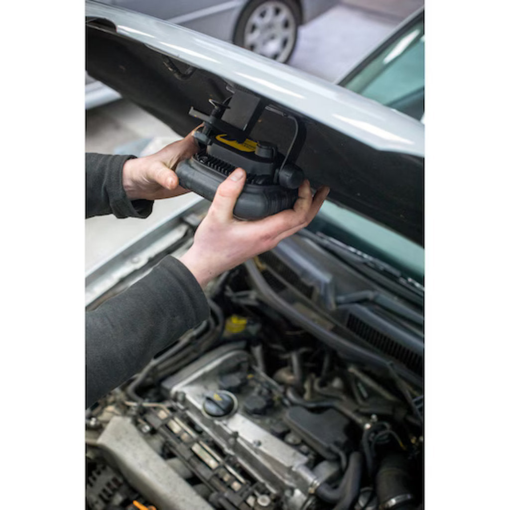 Stanley Fatmax, LED Strahler, rechargeable work light, aufladbarer Baustrahler, Stanley Werkzeuge, cordless LED light, Akku Strahler, Stanley cordless tool, portable floodlight, LED Arbeitsleuchte, Stanley Fatmax tools, rechargeable spotlight, Baustellenlampe, robust work light, Stanley Akku Gerät, outdoor floodlight, worksite lighting, kabellose Arbeitslampe, bright LED light, professional work lamp, power tools accessory, Stanley Beleuchtung, Akku betrieben, heavy duty LED Strahler, compact work light, re