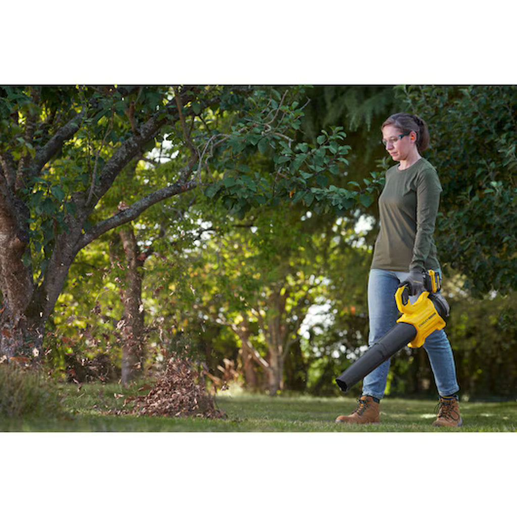 Stanley Fatmax, Bürstenloser Laubbläser, brushless leaf blower, 18V cordless blower, Stanley cordless tool, kabelloser Laubbläser, V20 battery system, Akku Gartengerät, battery powered blower, electric garden blower, Stanley Werkzeuge, rechargeable leaf blower, lightweight garden tool, schnurloser Gartenbläser, powerful air blower, professional garden tool, Gartenpflege Werkzeug, Akku betrieben, cordless garden equipment, Stanley Akku Gerät, outdoor cleaning tool, V20 brushless blower, compact blower, robus