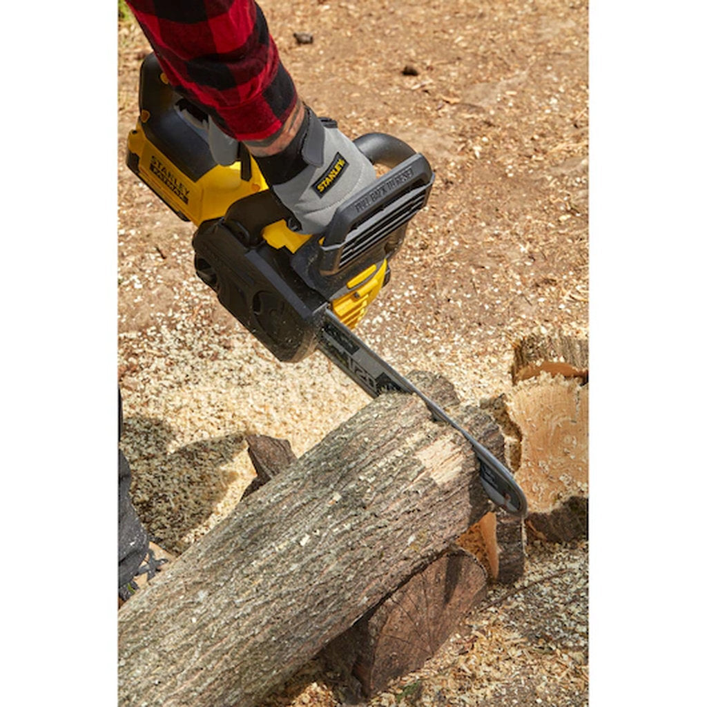 Stanley Fatmax, cordless chainsaw, Akku Kettensäge, 18V battery saw, kabellose Motorsäge, V20 Akku System, Stanley cordless tool, garden power saw, elektrische Kettensäge, professional wood cutter, schnurlose Gartensäge, rechargeable chainsaw, heavy duty garden tool, Stanley Werkzeuge, compact chainsaw, tree pruning saw, Akku Gartengerät, outdoor cutting tool, cordless wood saw, Gartenpflege Werkzeug, battery operated saw, 30 cm bar chainsaw, Stanley Akku Gerät, Holzsäge elektrisch, powerful garden chainsaw