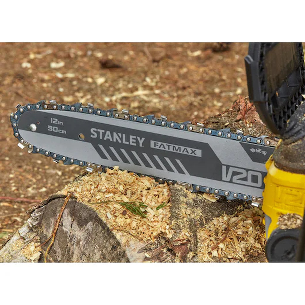 Stanley Fatmax, cordless chainsaw, Akku Kettensäge, 18V battery saw, kabellose Motorsäge, V20 Akku System, Stanley cordless tool, garden power saw, elektrische Kettensäge, professional wood cutter, schnurlose Gartensäge, rechargeable chainsaw, heavy duty garden tool, Stanley Werkzeuge, compact chainsaw, tree pruning saw, Akku Gartengerät, outdoor cutting tool, cordless wood saw, Gartenpflege Werkzeug, battery operated saw, 30 cm bar chainsaw, Stanley Akku Gerät, Holzsäge elektrisch, powerful garden chainsaw