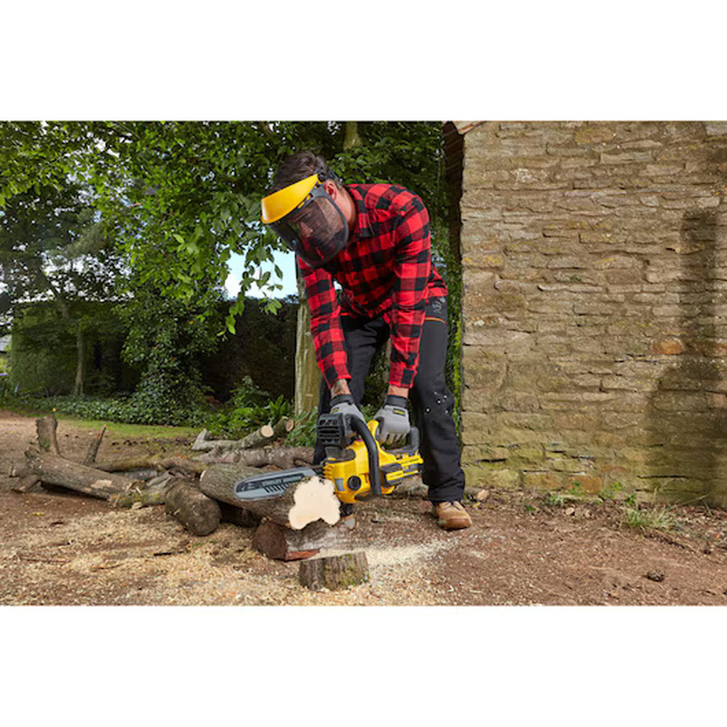 Stanley Fatmax, cordless chainsaw, Akku Kettensäge, 18V battery saw, kabellose Motorsäge, V20 Akku System, Stanley cordless tool, garden power saw, elektrische Kettensäge, professional wood cutter, schnurlose Gartensäge, rechargeable chainsaw, heavy duty garden tool, Stanley Werkzeuge, compact chainsaw, tree pruning saw, Akku Gartengerät, outdoor cutting tool, cordless wood saw, Gartenpflege Werkzeug, battery operated saw, 30 cm bar chainsaw, Stanley Akku Gerät, Holzsäge elektrisch, powerful garden chainsaw