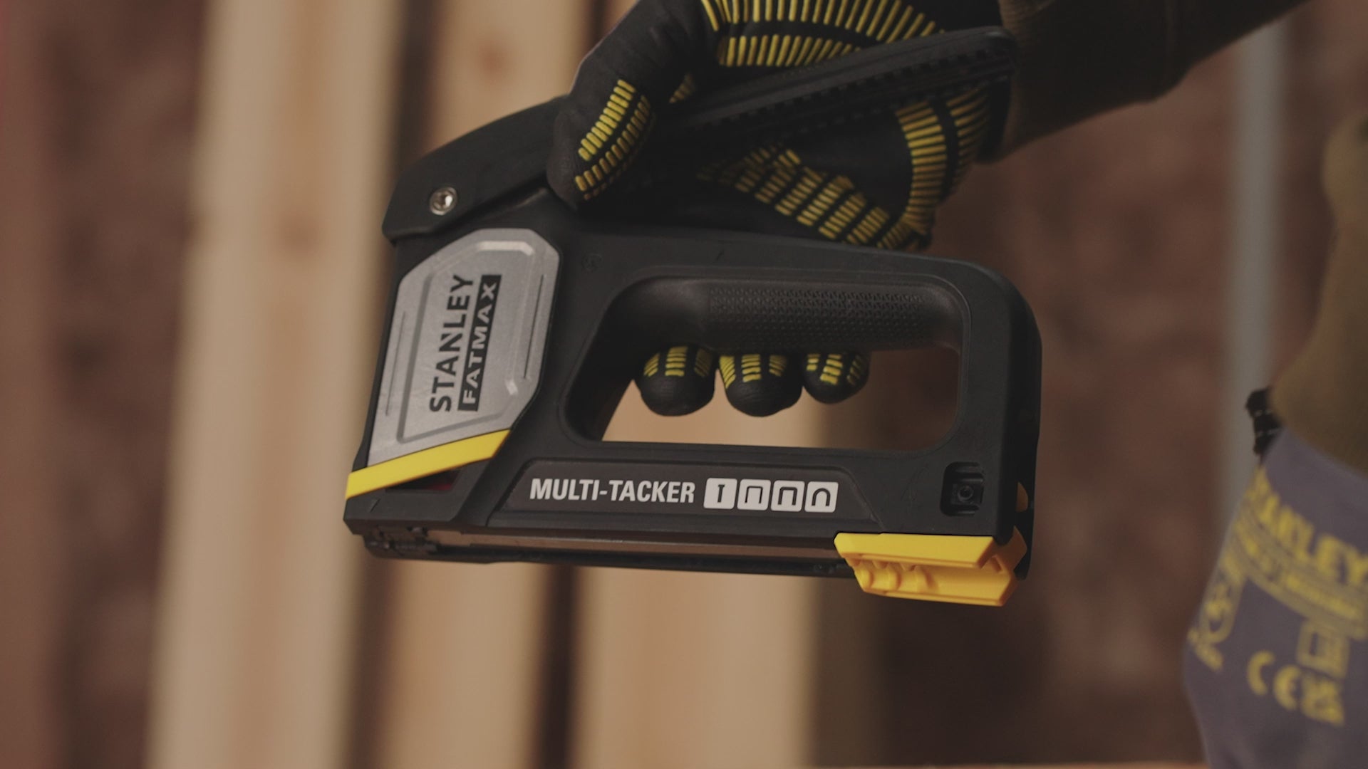 Stanley Fatmax, Handtacker, 4 in 1 Tacker, Multi Composit Tacker, manual stapler, Stanley Werkzeuge, heavy duty stapler, Kombi Tacker, professional hand stapler, Stanley hand tools, universal tacker, upholstery stapler, robustes Werkzeug, 4 in 1 staple gun, Werkstatt Werkzeug, precision stapler, Stanley tool, carpenter tools, multi purpose tacker, stapler for wood, DIY tool, Stanley Fatmax tools, construction stapler, multifunction stapler, Möbel Tacker, power tools accessory, home repair tool, handwerkzeug